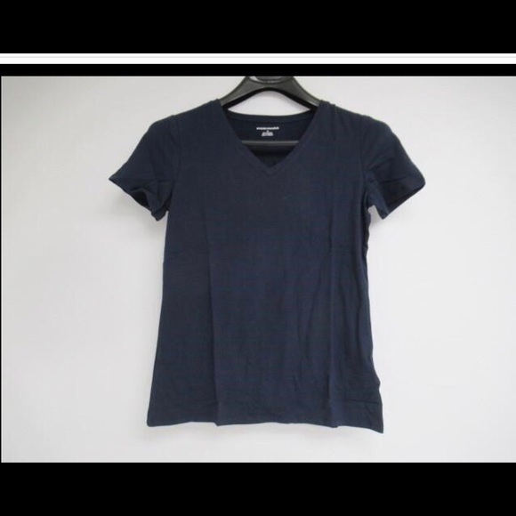 NWOT- Set of 4 - Amazon Essentials V-Neck TShirts - Picture 3 of 5